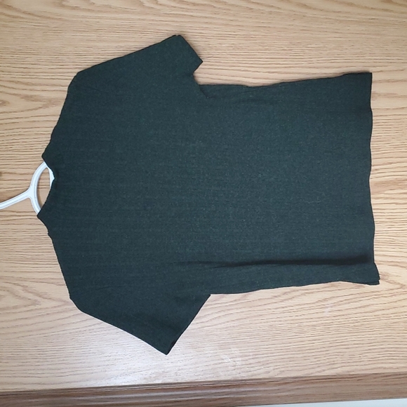 Green short sleeve sweater - Picture 2 of 3